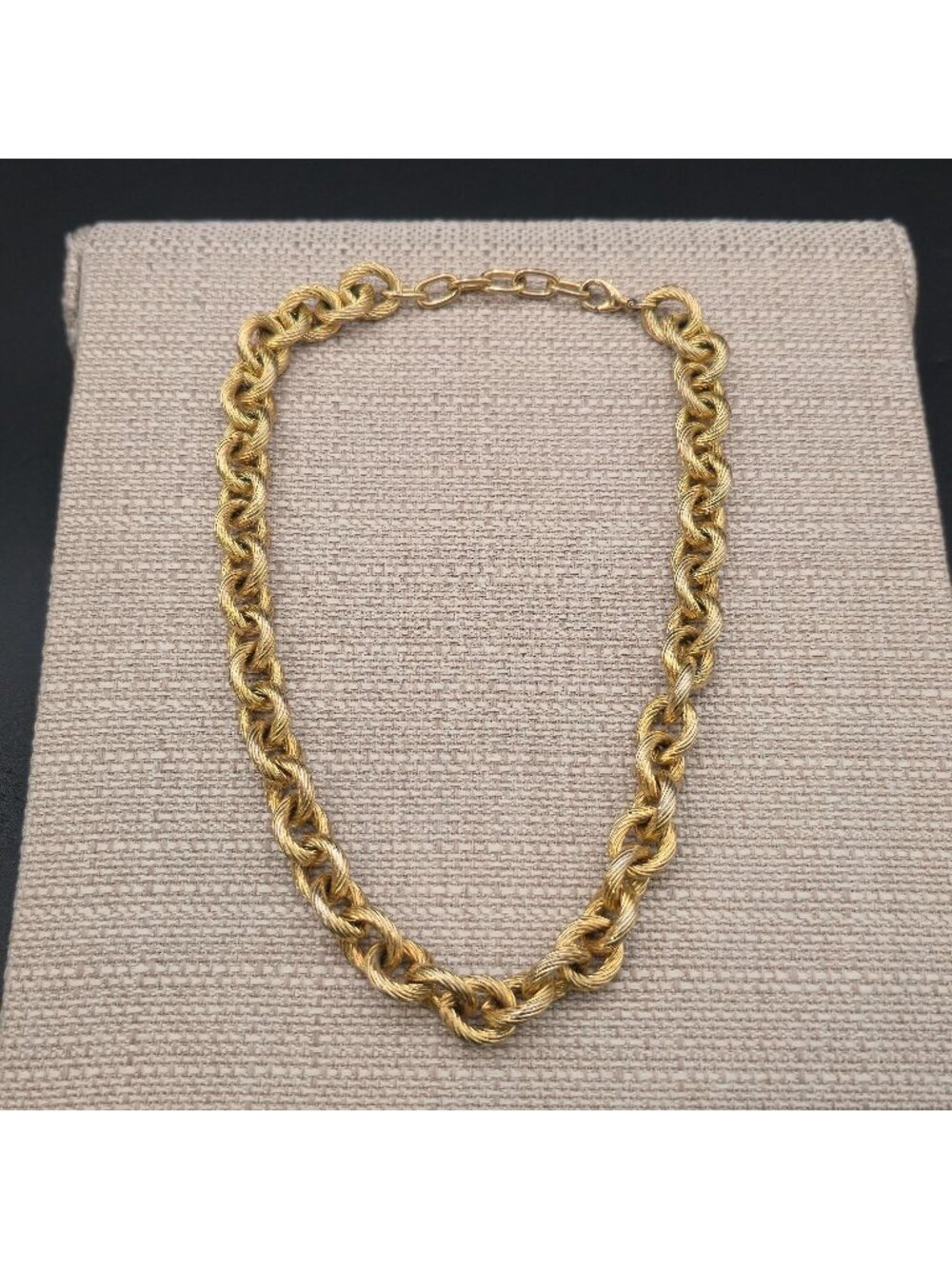 19 Inch Gold Plated Twist Rope Necklace, Chunky Interlocking Link B1446